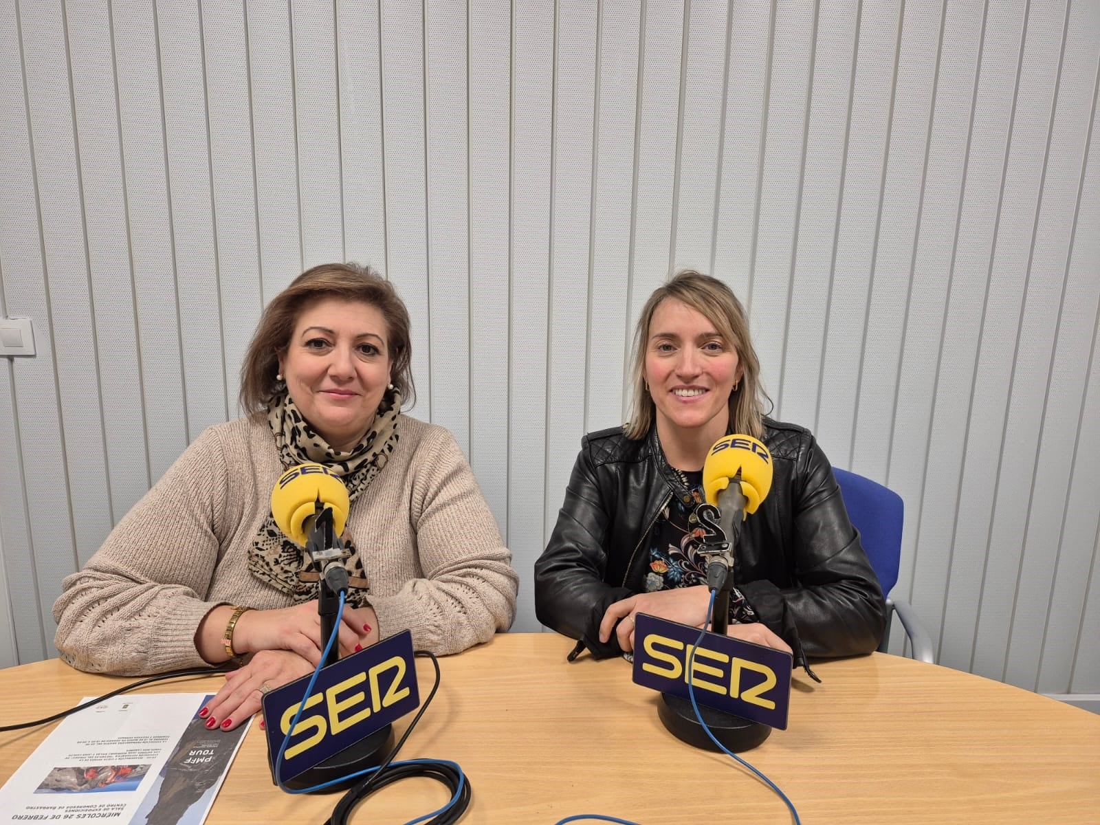 Silvia Ramírez e Ixeia Lacau en los estudios de Ser Aragón Oriental