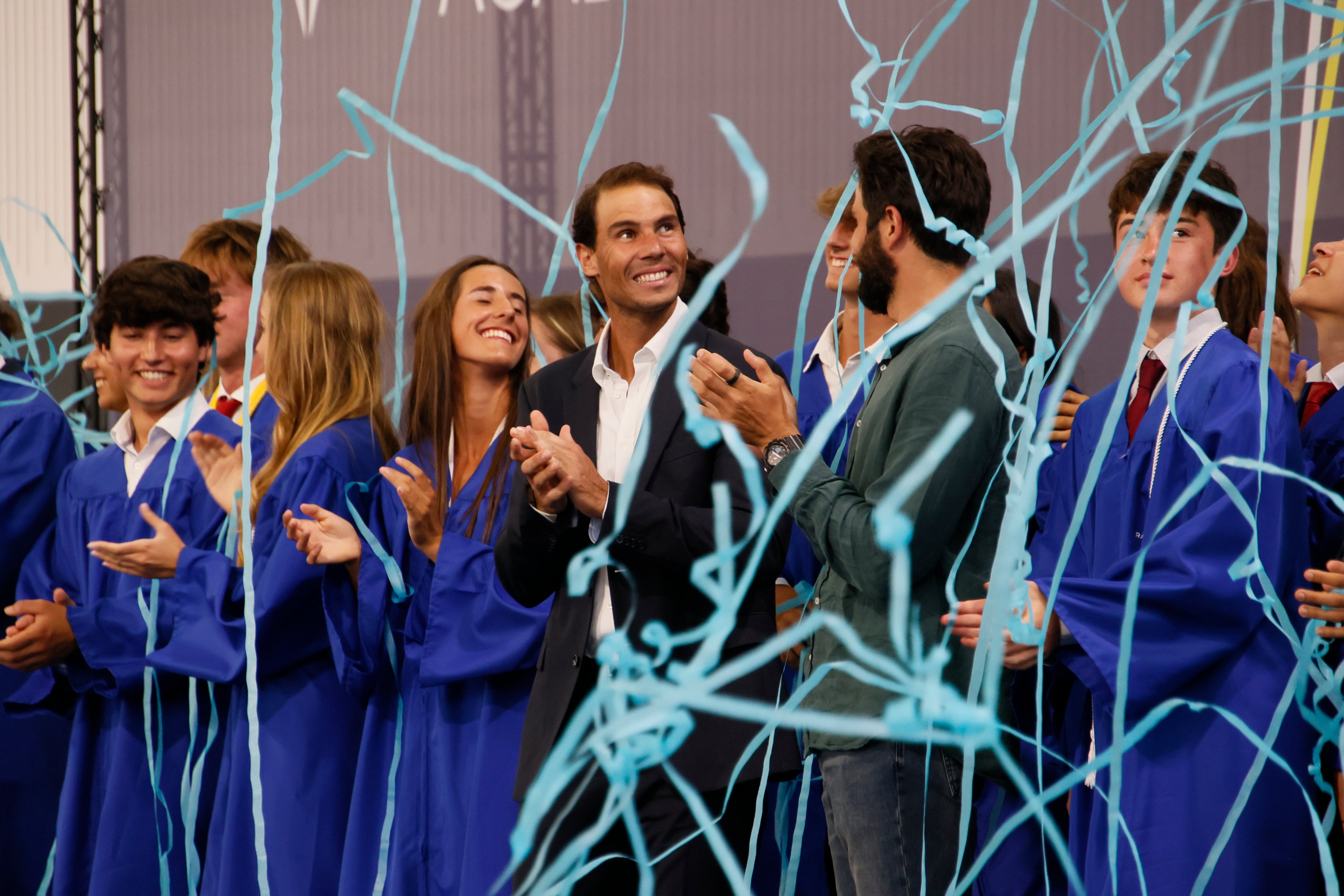 Rafa Nadal, en la ceremonia de graduación de la &quot;Rafa Nadal Academy&quot;, junto a Ricky Rubio.