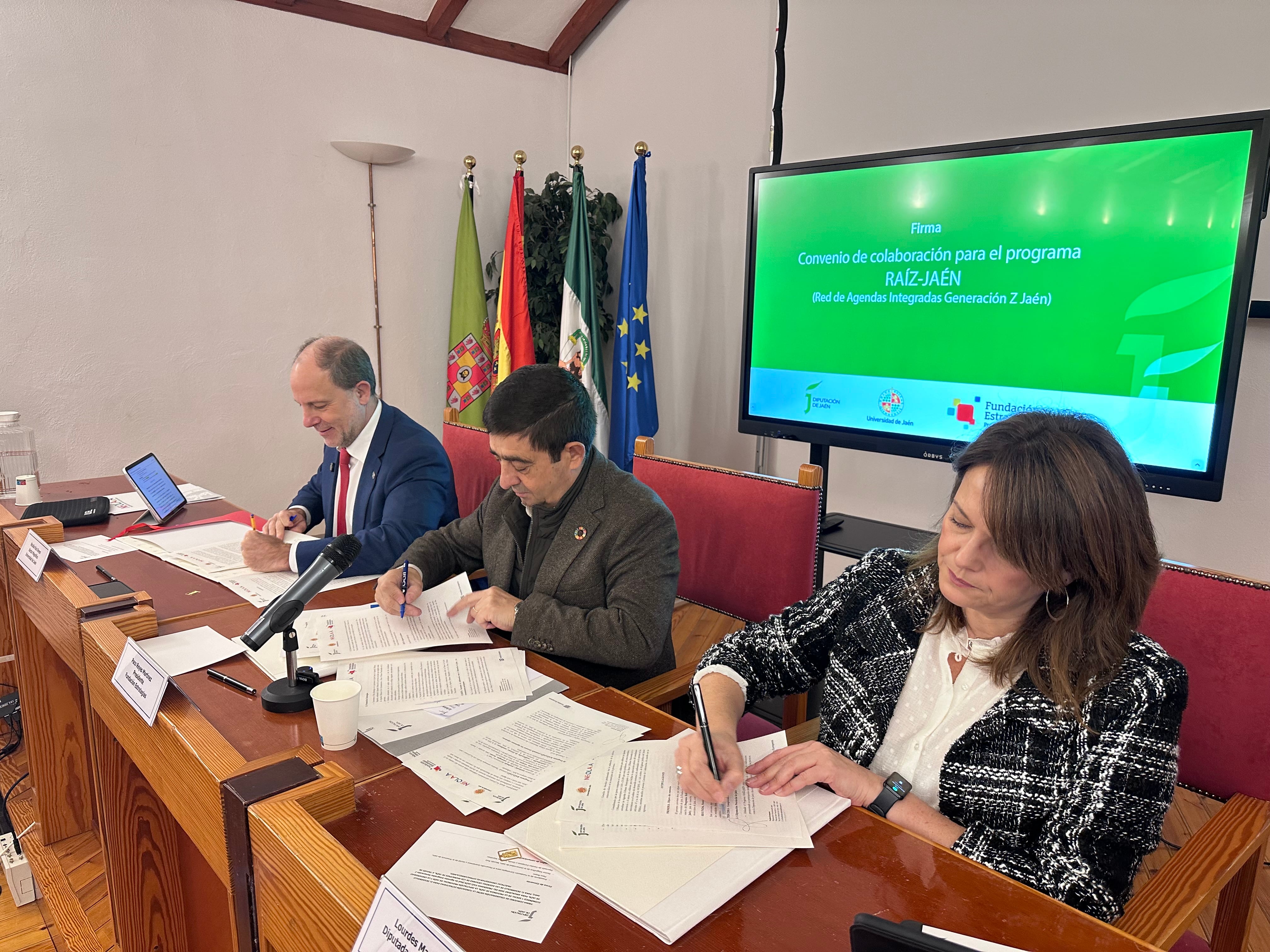 Diputación y UJA ponen en marcha el programa Raíz-Jaén, en el que 11 jóvenes trabajarán en ayuntamientos para impulsar las Agendas Urbanas Municipales