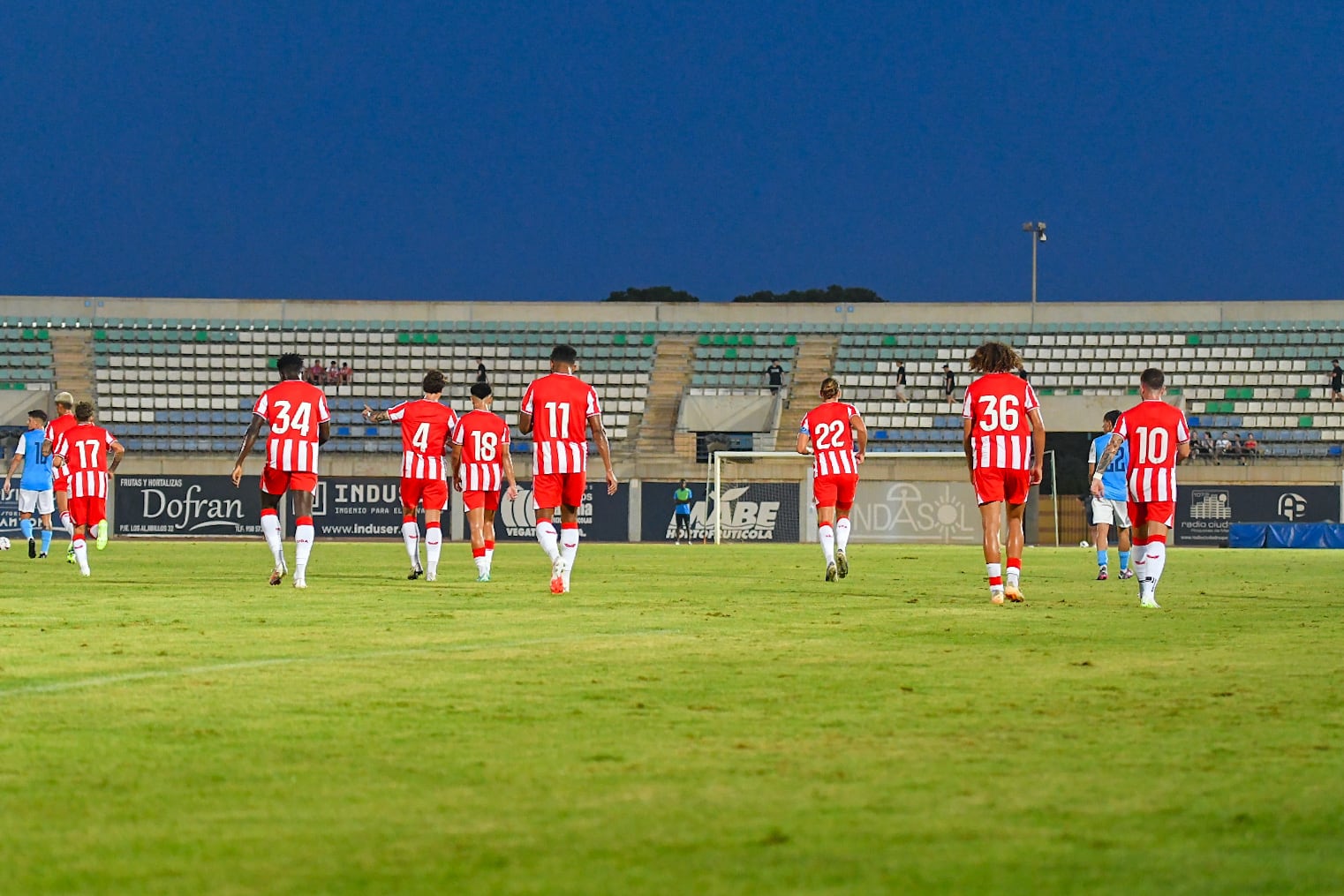 La plantilla de la UD Almería no vive de espaldas a la realidad.