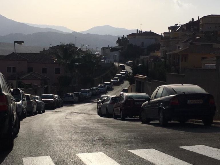 Imagen de la Calle Poaseidón en Getares un día de verano.