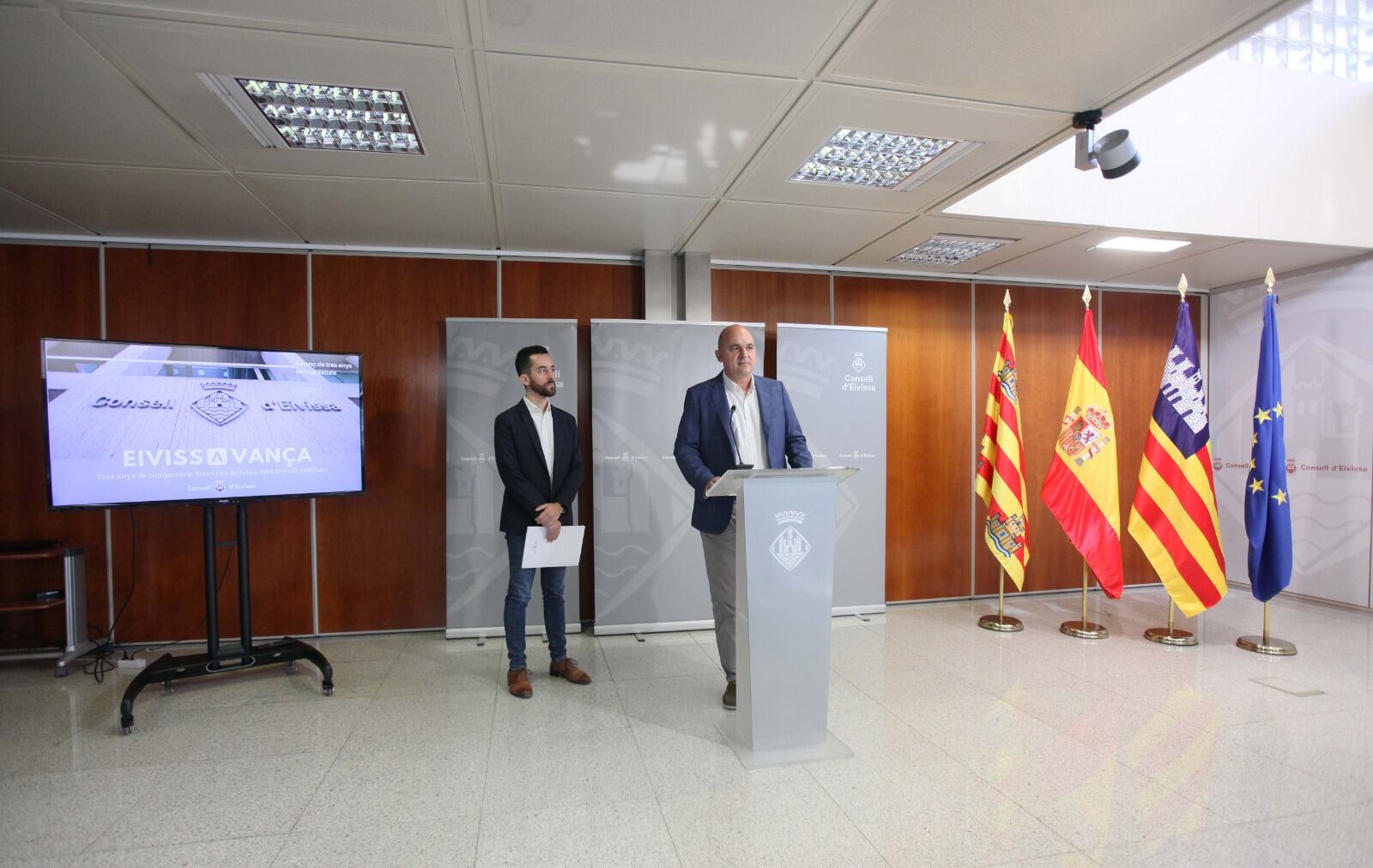 Vicent Marí Y javier Torres en la presentación del balance de legislatura