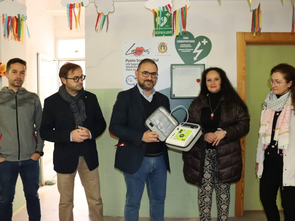 Instalarán 27 desfibriladores en colegios de Lorca para que se conviertan en espacios cardio protegidos