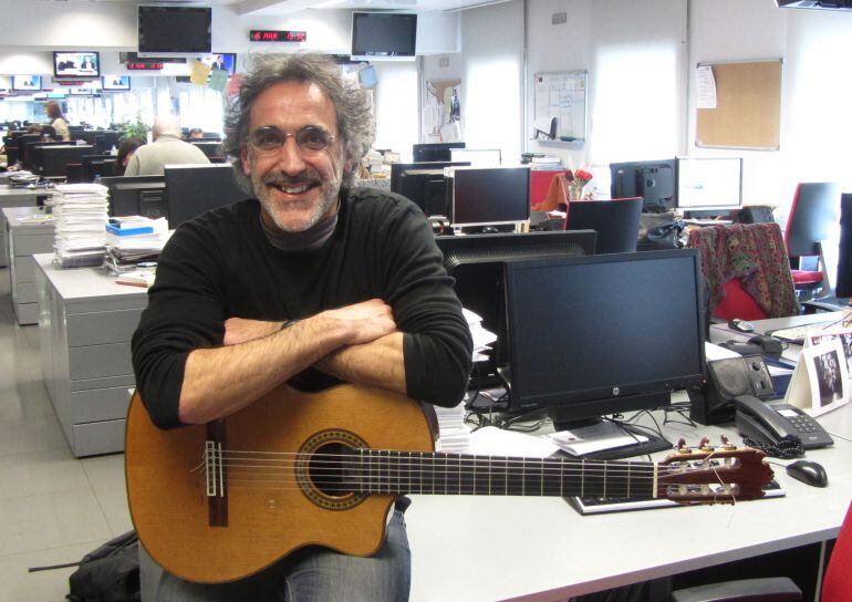 Rafa Sánchez, en la redacción de Radio Madrid. 