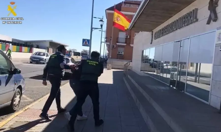 Uno de los detenidos por la Guardia Civil