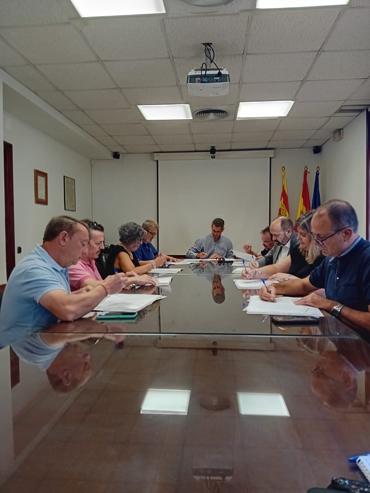 Firma del convenio de reforestación forestal.