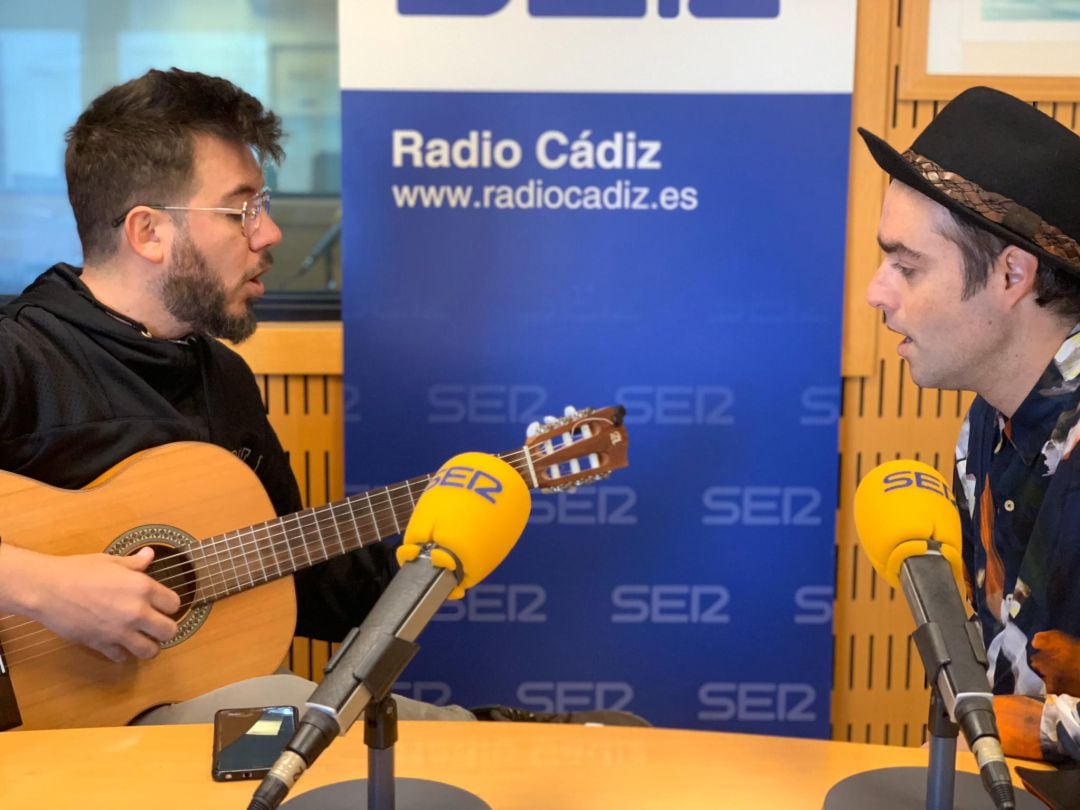 Antílopez canta en Radio Cádiz en el programa SERxCuatro