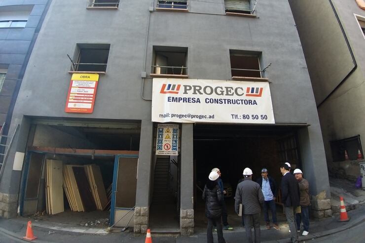 Edifici de lloguer assequible al carrer Roureda de Sansa de la capital