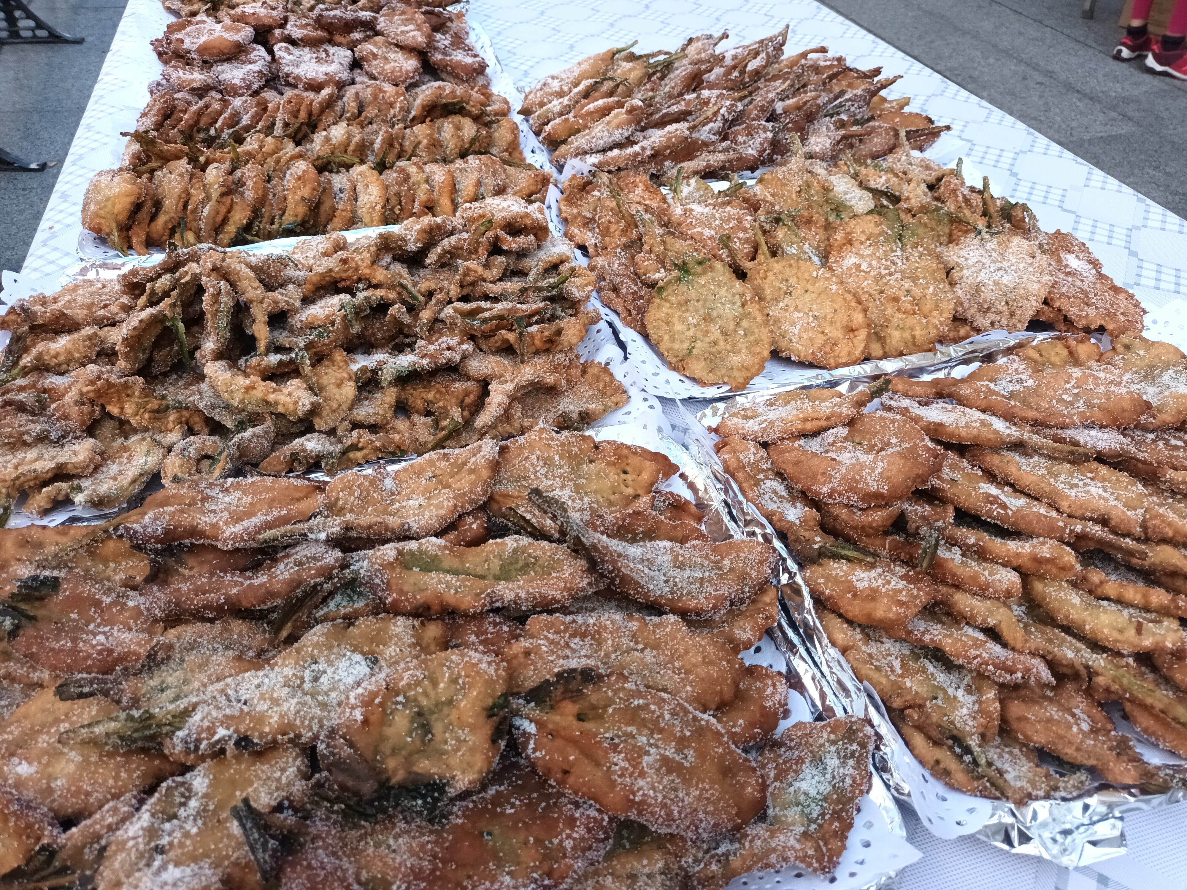 El crespillo es un postre que se elabora en  Barbastro y la Comarca de Somontano