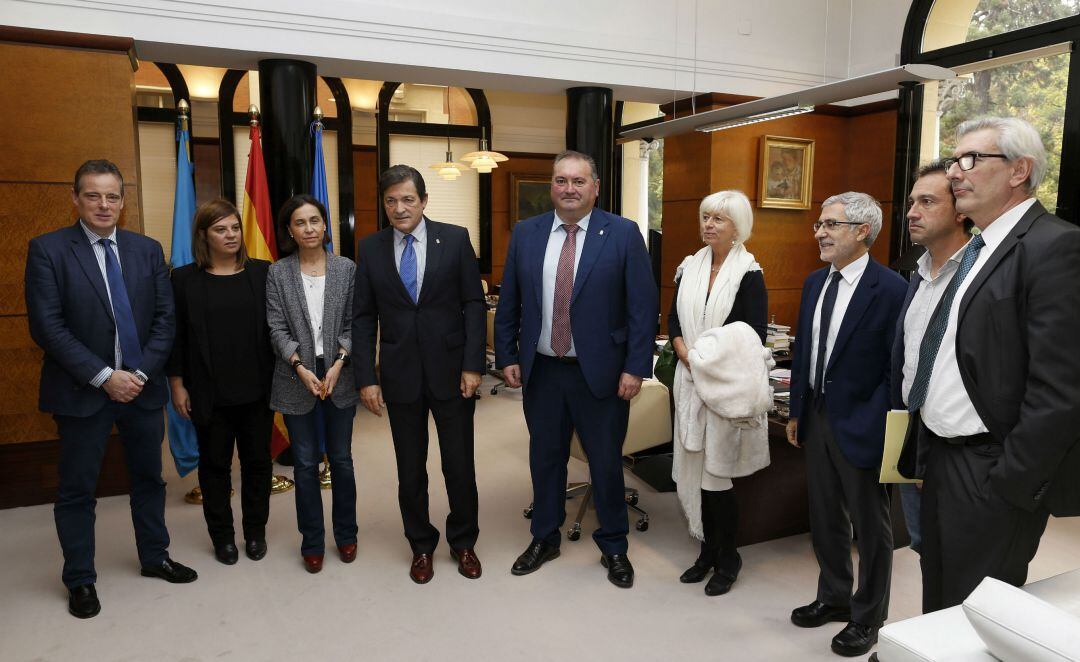 Reunión presupuestaria, esta mañana en la sede de la Presidencia de Asturias (De izq. a dercha: Marcelino Marcos (grupo parlamentario socialista) Gimena Llamedo (FSA-PSOE), Dolores Carcedo (Consejera de Hacienda), Javier Fernández (presidente del Principa