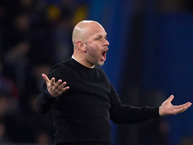 LA CORUNA, SPAIN - JANUARY 25: Jose Alberto Lopez, Head Coach of Racing de Santander reacts during the LaLiga Hypermotion match between RC Deportivo La Coruna and Real Racing Club de Santander at Abanca-Riazor on January 25, 2026 in La Coruna, Spain. (Photo by Jose Manuel Alvarez Rey/Getty Images)