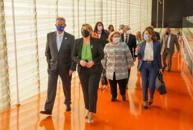 El presidente de la Asociación de Graduados Sociales junto a la alcaldesa en una foto de archivo