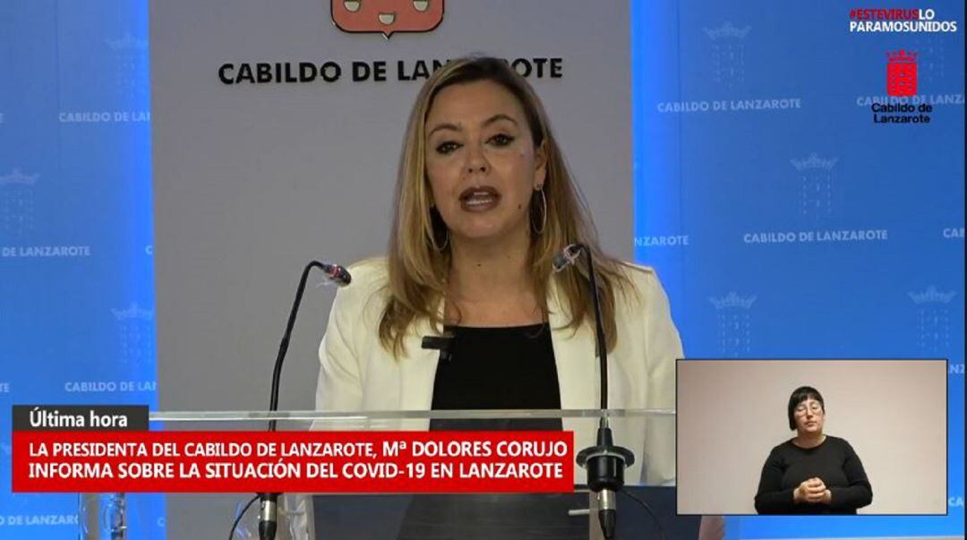 La presidenta del Cabildo de Lanzarote, María Dolores Corujo, en la rueda de prensa telemática de este lunes.