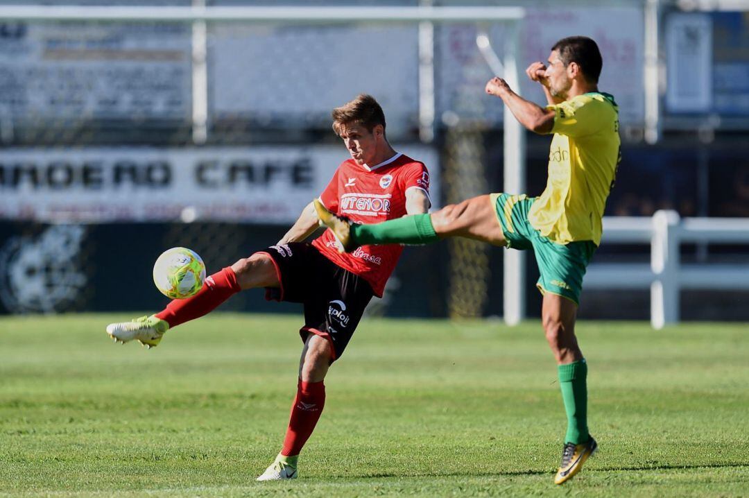 Bustillo (Laredo) ante Jorge Rodríguez (Trope) en el Play Off en Sarón