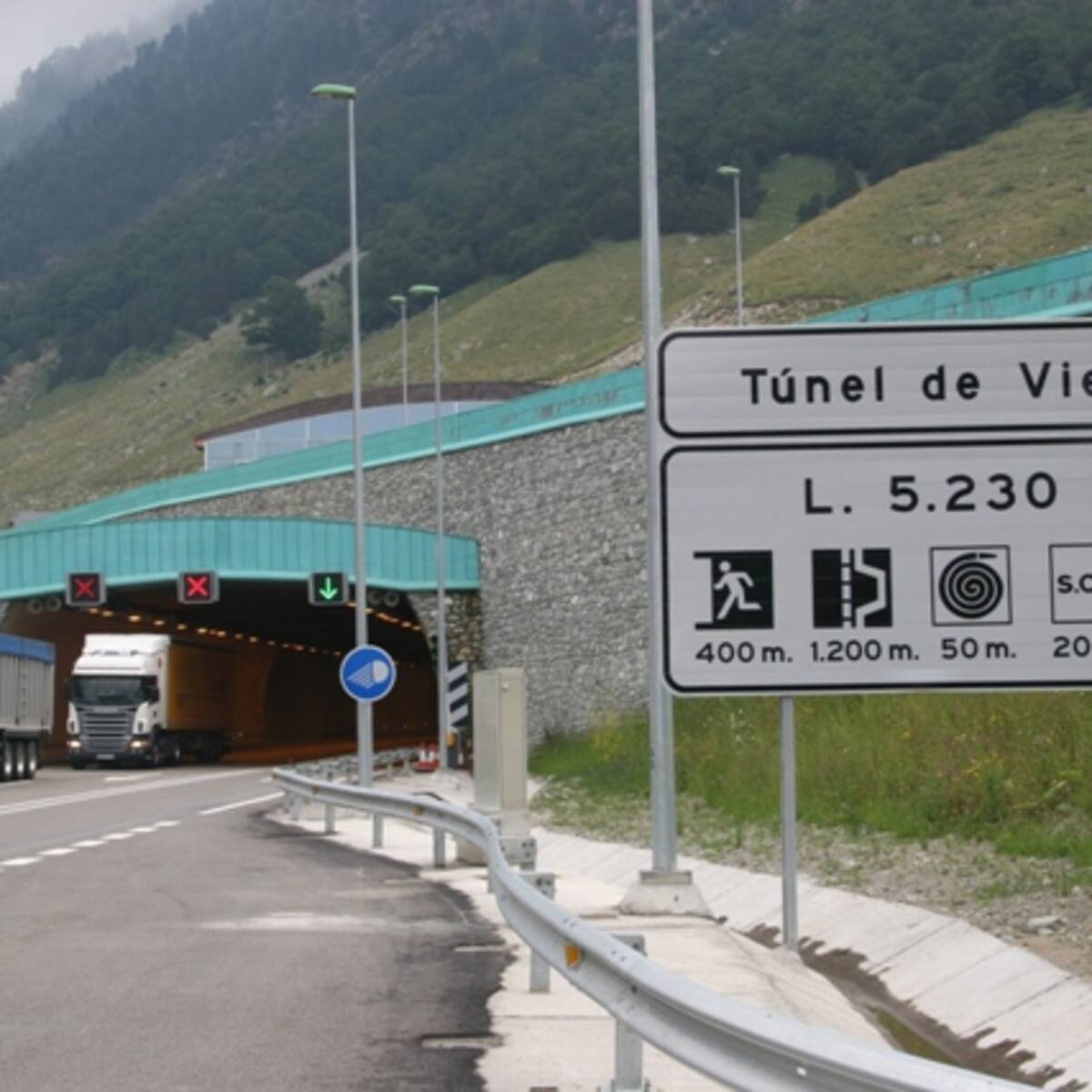 Fomento licita el contrato de obras para adecuar cuatro túneles en la N-230