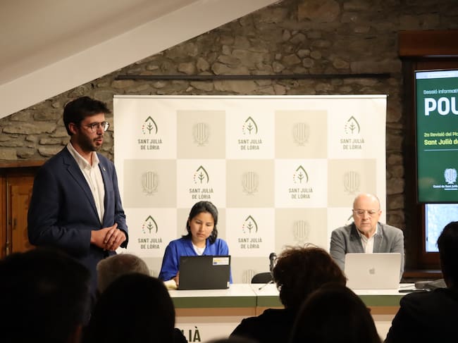 El cònsol major de Sant Julià de Lòria, Cerni Cairat, durant la presentació del consell consultiu per revisar el POUP