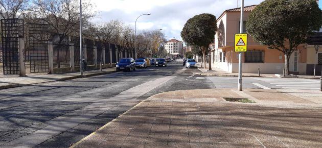 Entrada al Parque del Pilar al final de la Calle Santa María de Alarcos