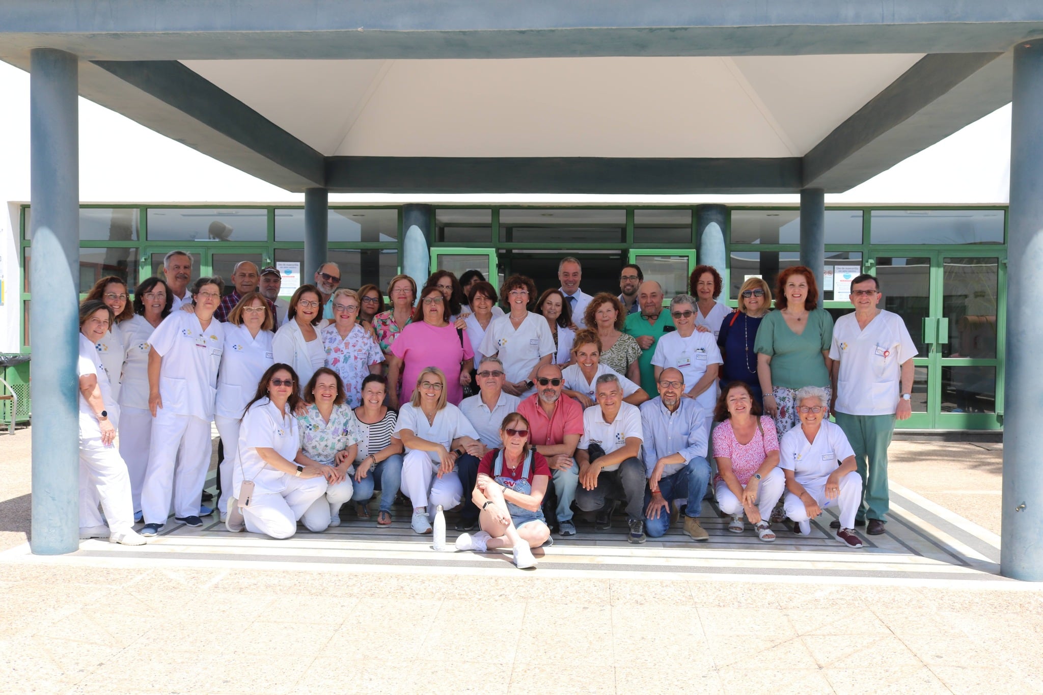 Reunión de 58 profesionales aún en activo, que formaron parte del primer equipo que inauguró el centro.