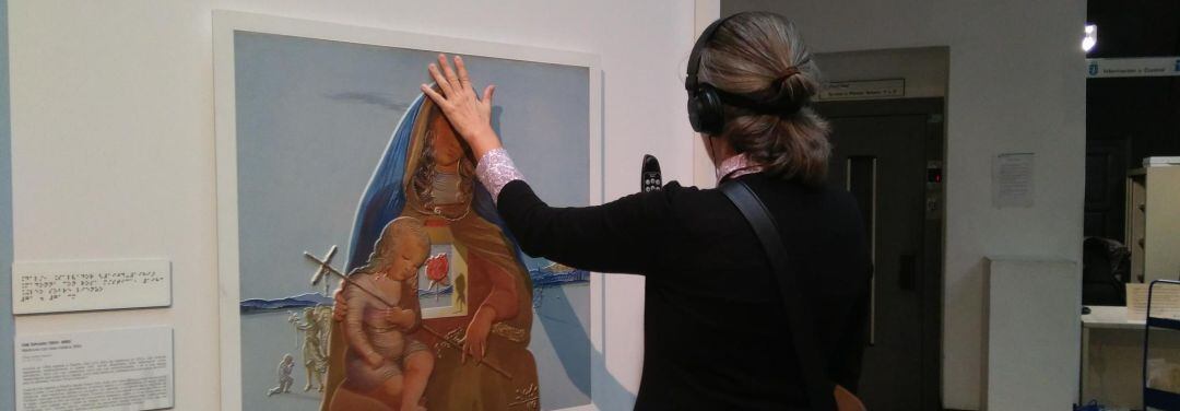 La Fundación María José Jove presenta en la sala Municipal de Exposiciones Salvador de Madariaga la muestra "Mirar conTacto - Arte Sensorial"