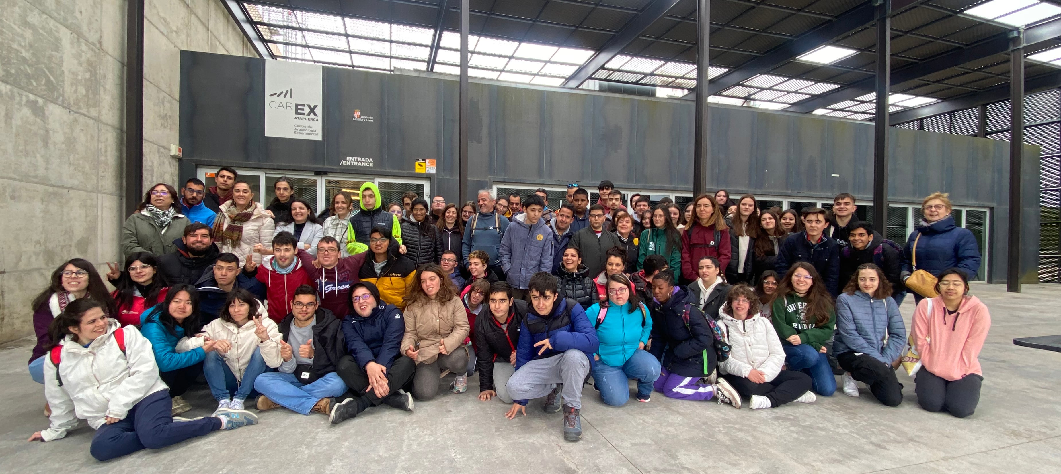 Grupo de voluntarios que han participado en la nueva edición de &#039;Limpiemos la Sierra&#039; en el entorno de Atapuerca