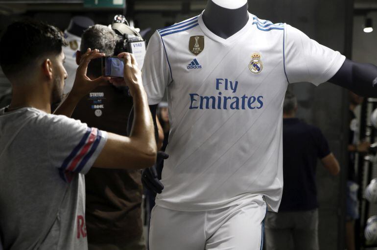 La nueva equipación del Real Madrid que presentaron ayer