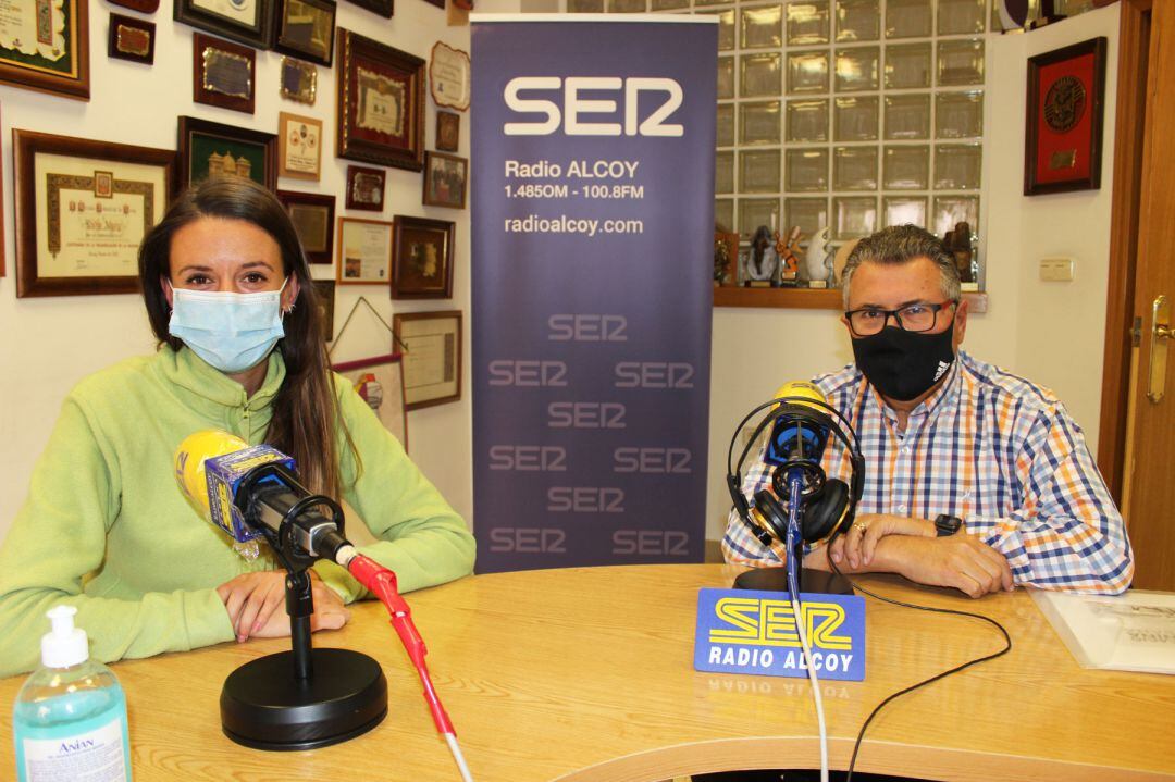 Vanesa Carbonell, de Diéresis Animal, y Miguel Juan Reig, concejal de Salud Pública