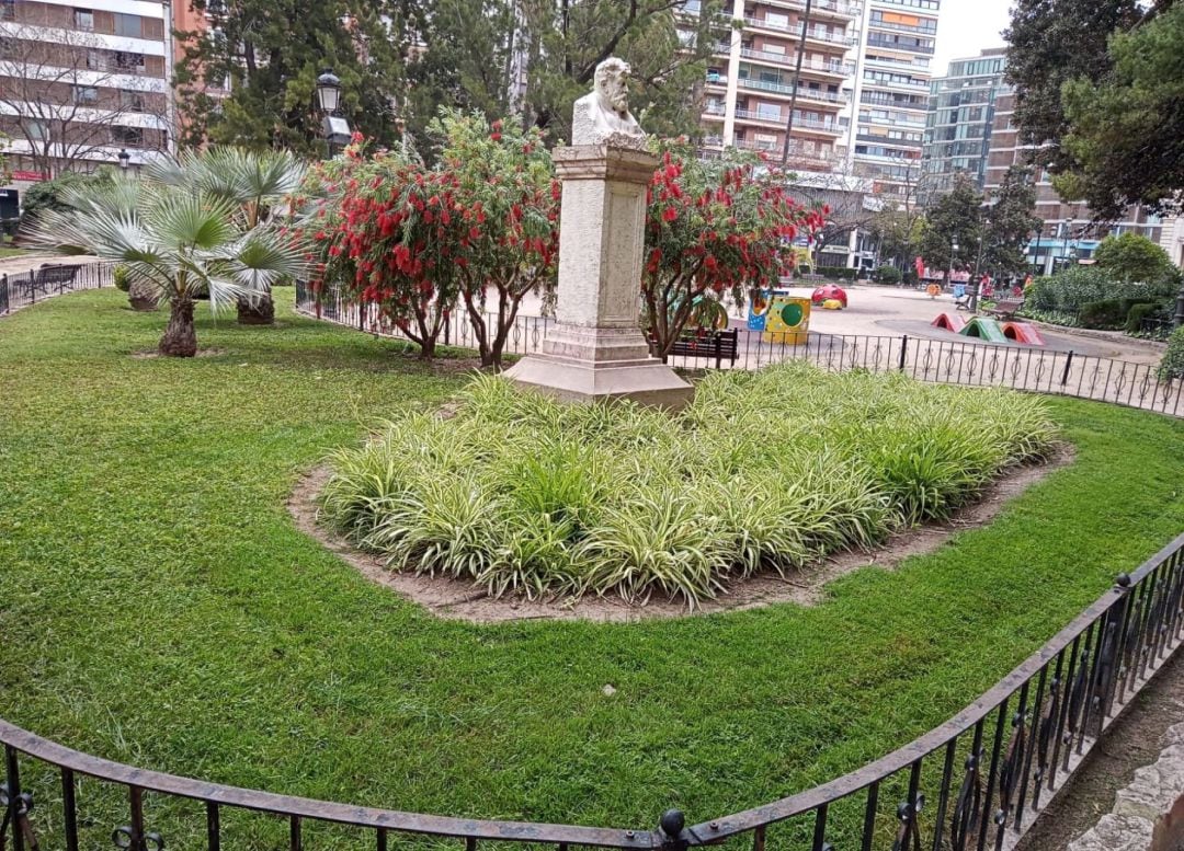 Jardín de la Glorieta . La Xerea. Siega