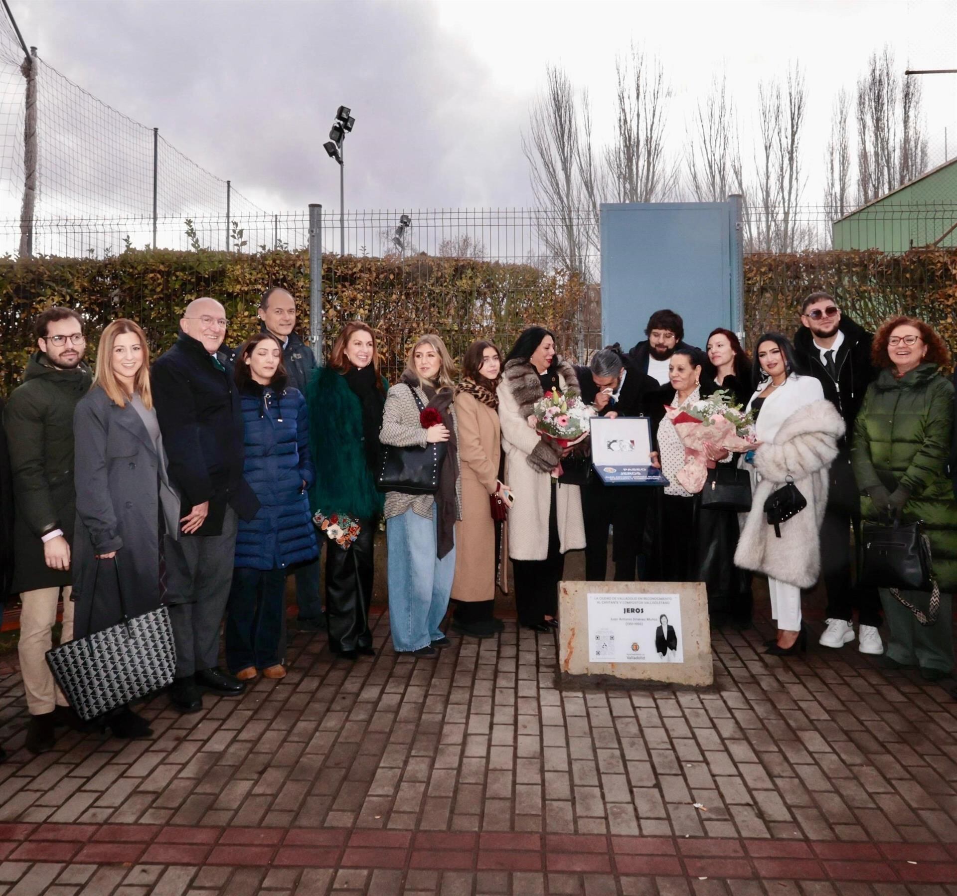 Familia de 'Jeros' y Jesús Julio Carnero en la presentación del Paseo de Juan Antonio Jiménez Muñoz - AYTO VALLADOLID