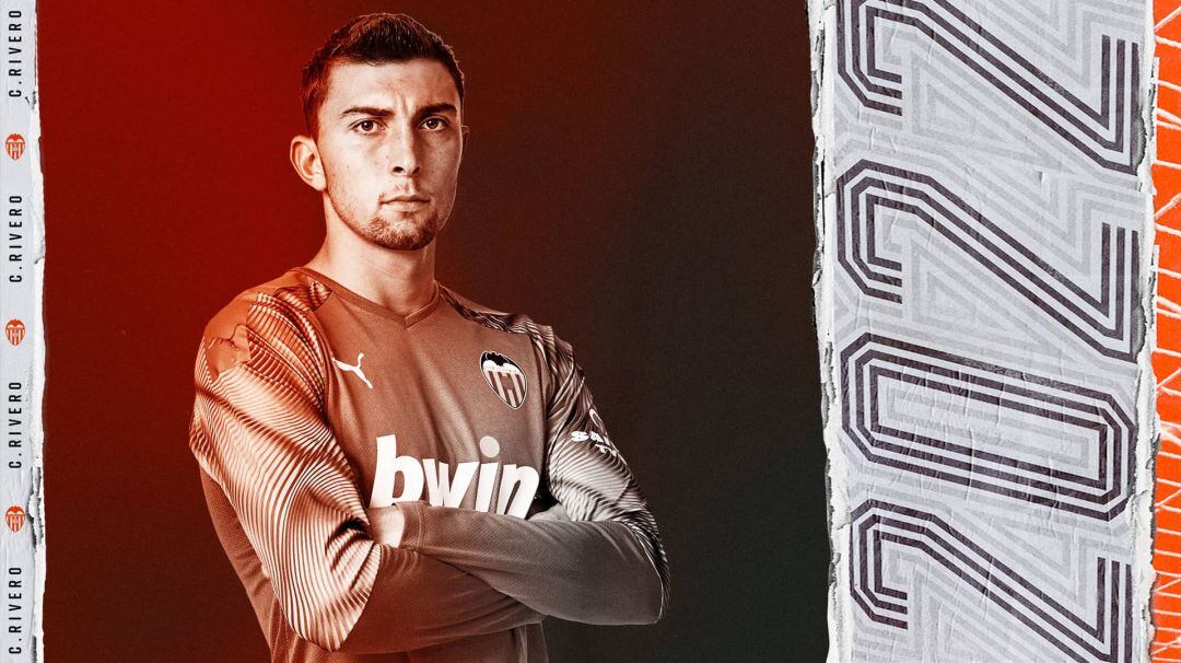 Cristian Rivero en el cartel de su renovación