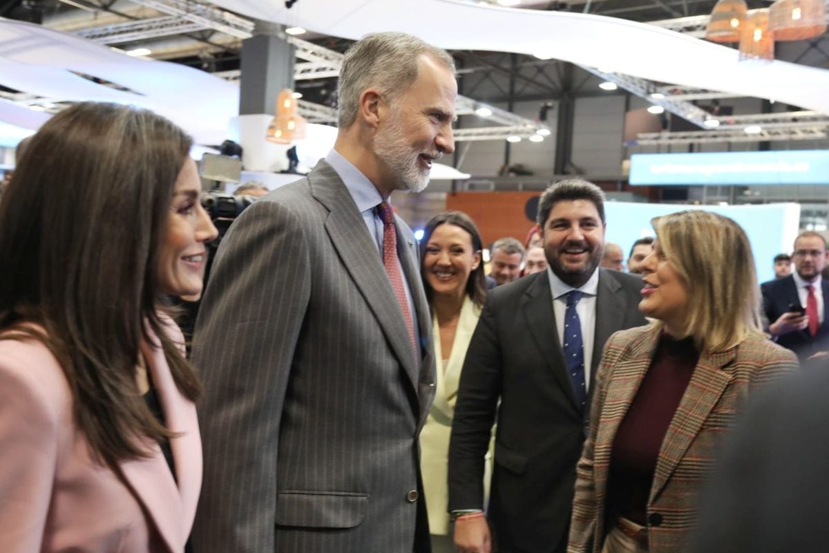 El Rey se interesa por &#039;Cartagena, Ciudad de Submarinos&#039; en la inauguración de FITUR