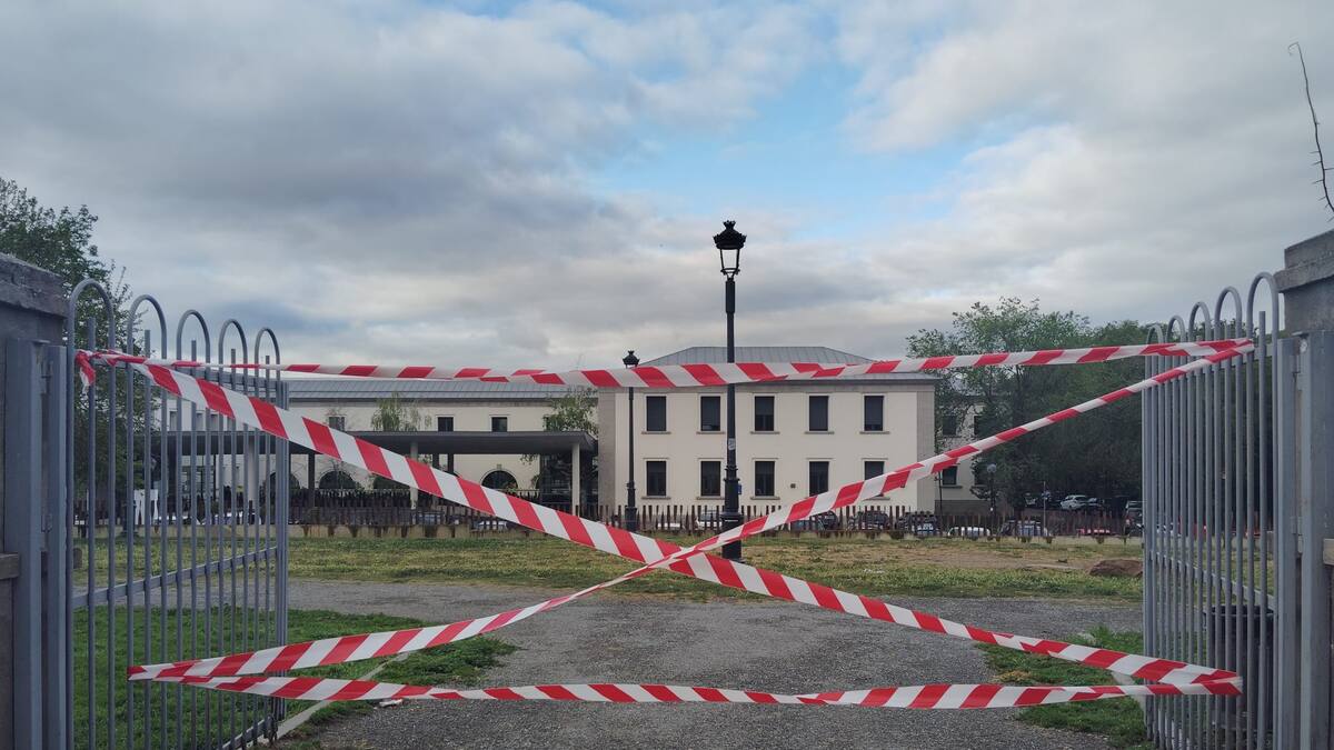 Precintado un parque público mientras se investiga la muerte por envenenamiento de un perro