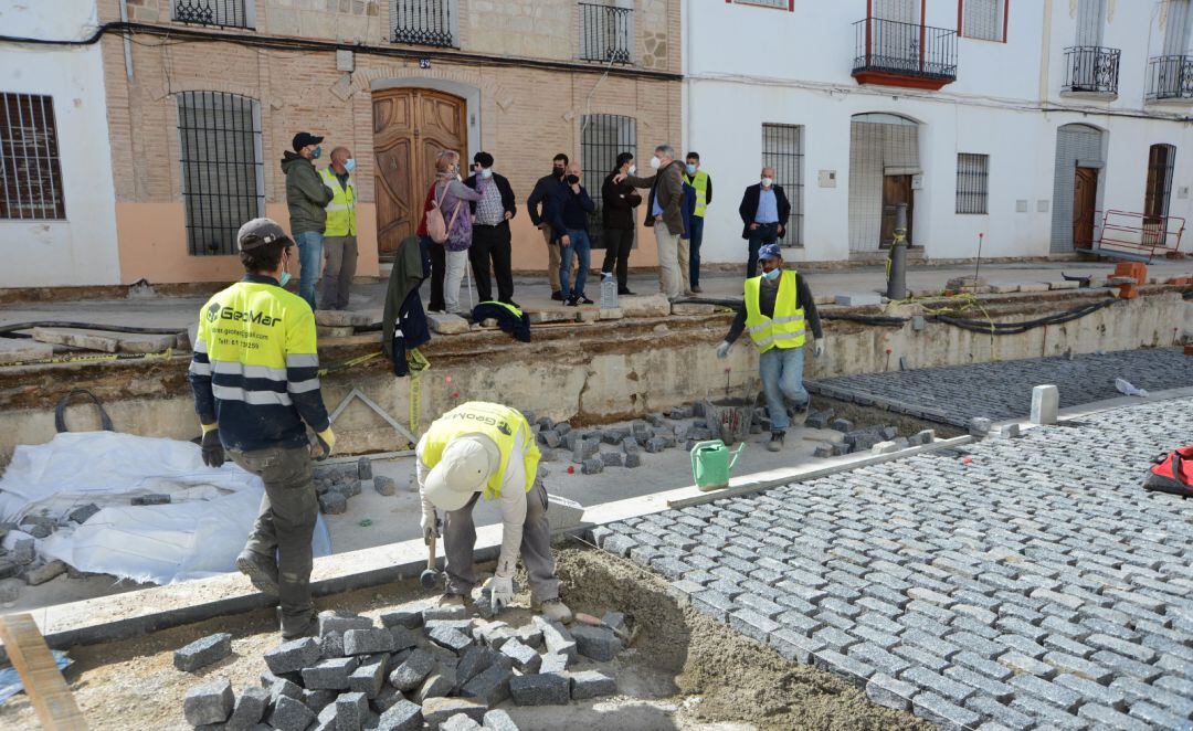 Obras en la calle Sant Vicent en Oliva