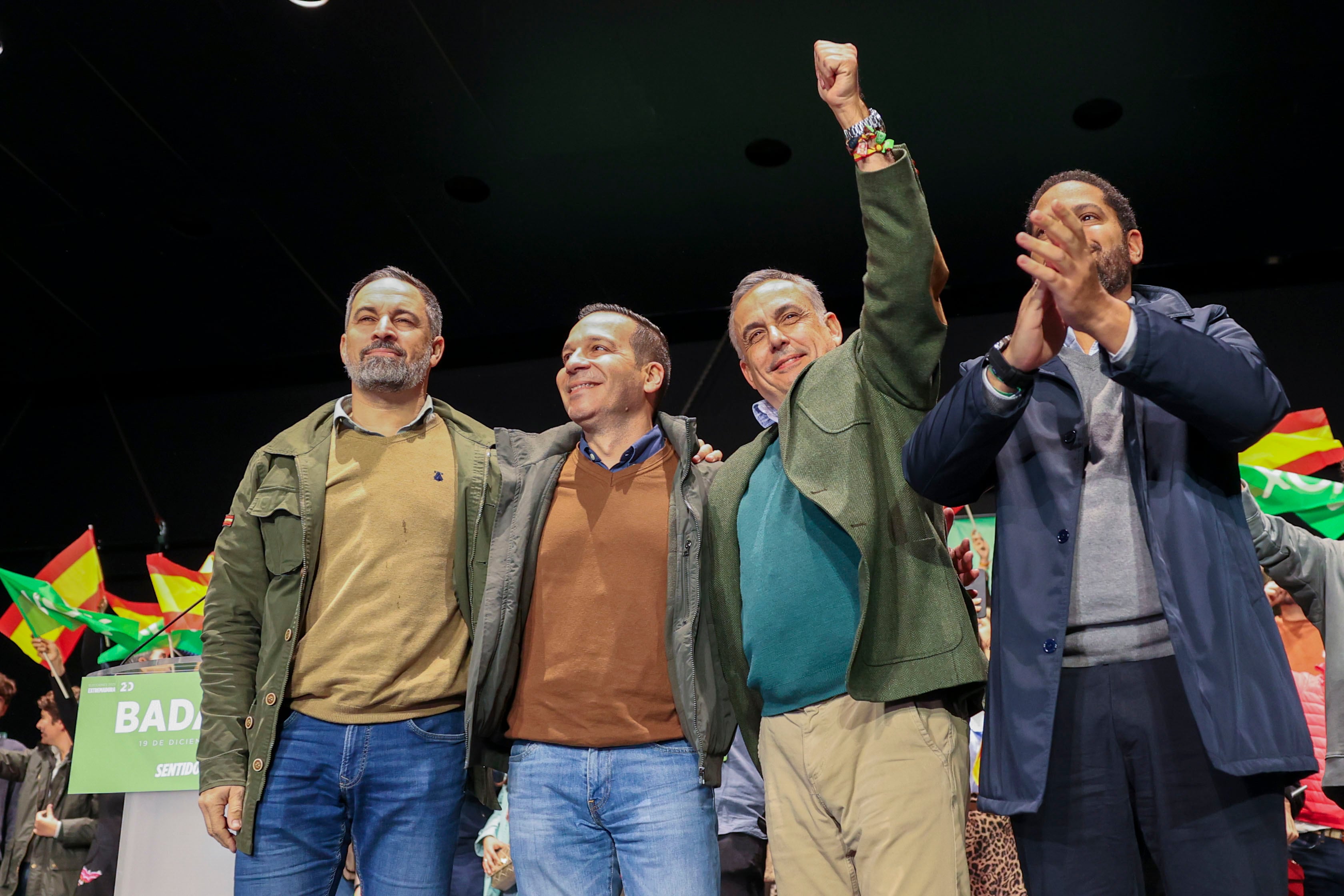 Los líderes de Vox, en el acto de cierre de campaña celebrado en Badajoz.