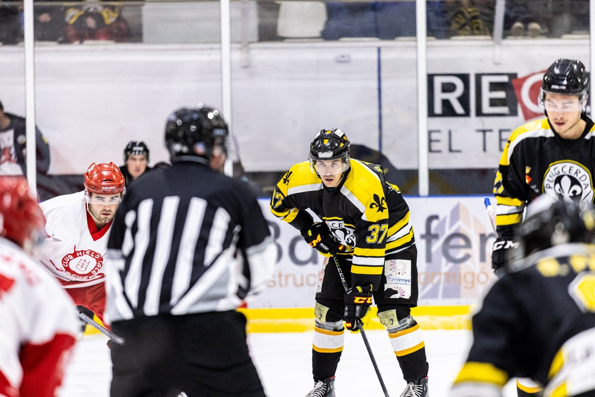 El equipo jaqués recibe al Puigcerdà en todo un clásico de la liga de hockey hielo