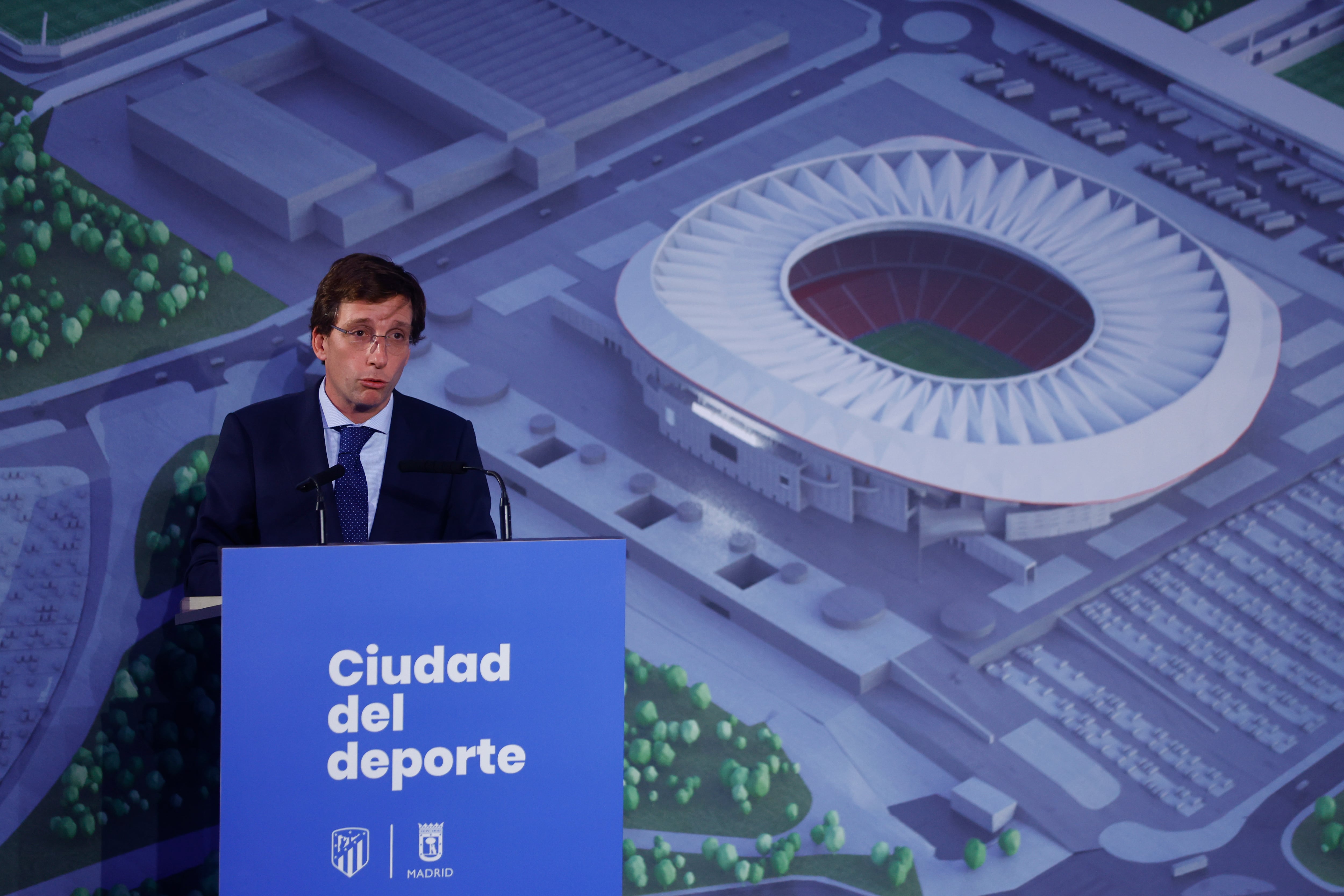 El alcalde de Madrid, José Luis Martínez Almeida durante su intervención en la presentación de la futura Ciudad del Deporte que se desarrollará en el entorno del estadio del Atlético de Madrid Wanda Metropolitano, este martes