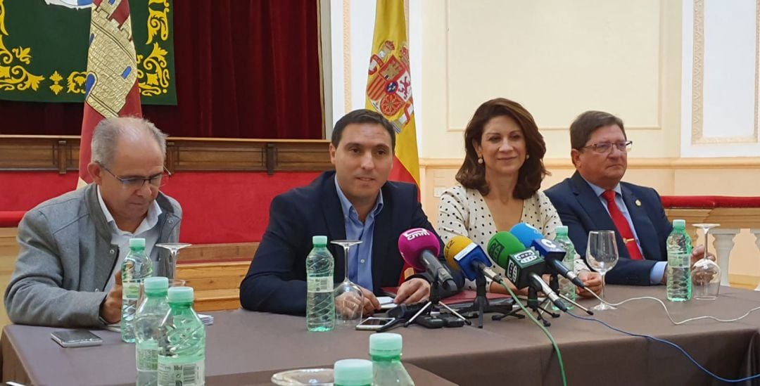 Martínez Chana, junto a sus vicepresidentes en la rueda de prensa de balance