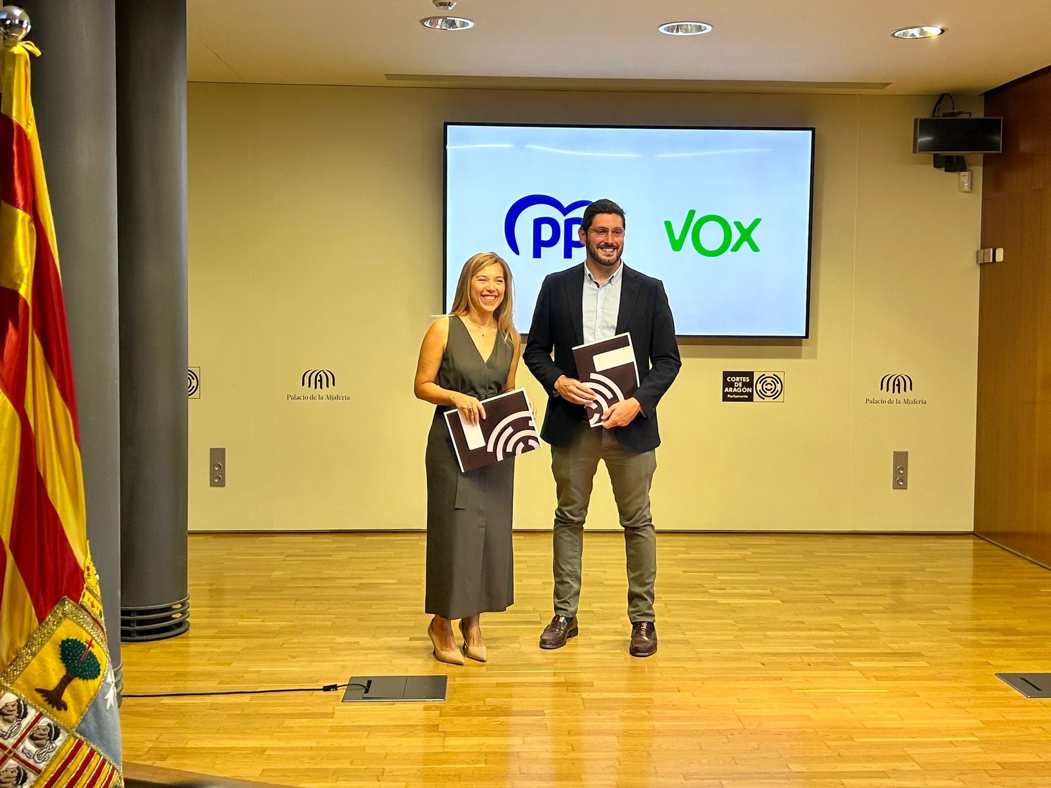 Ana Alós y Alejandro Nolasco, tras la firma del acuerdo