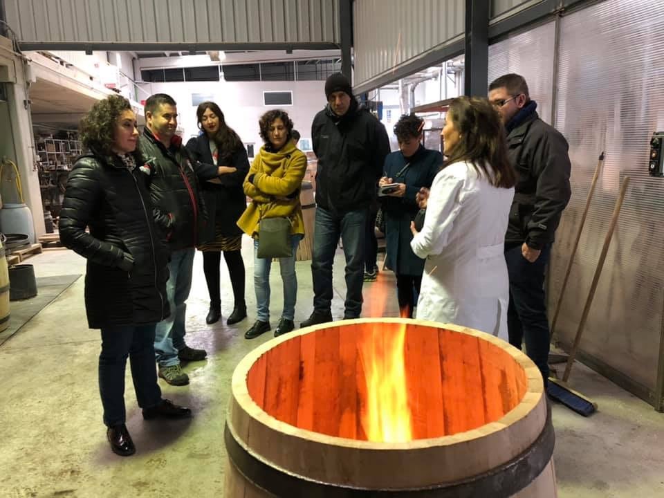 En Tonelería Duero la tradición y la precisión artesanal siguen marcando el ritmo del trabajo diario.