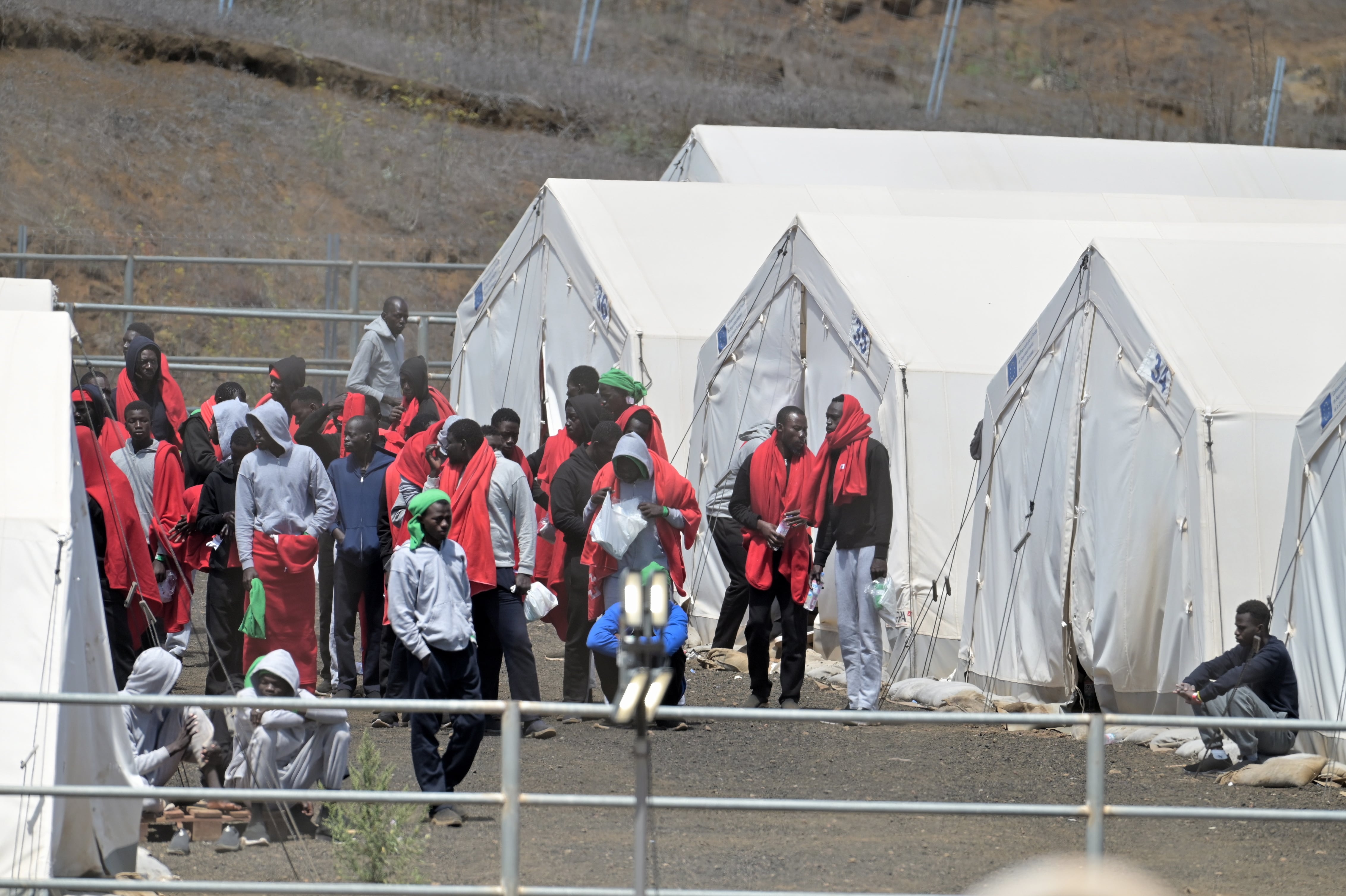 El Centro de Acogida Temporal de Extranjeros (CATE) de El Hierro, en el pueblo de San Andrés, en el municipio de Valverde, acoge estos días a más de 700 personas que han llegado a la isla en diferentes cayucos.