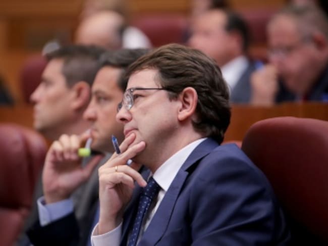 El candidato del PP a la presidencia de la Junta de Castilla y León, Alfonso Fernández Mañueco, durante el debate de investidura del presidente de la Junta de Castilla y León