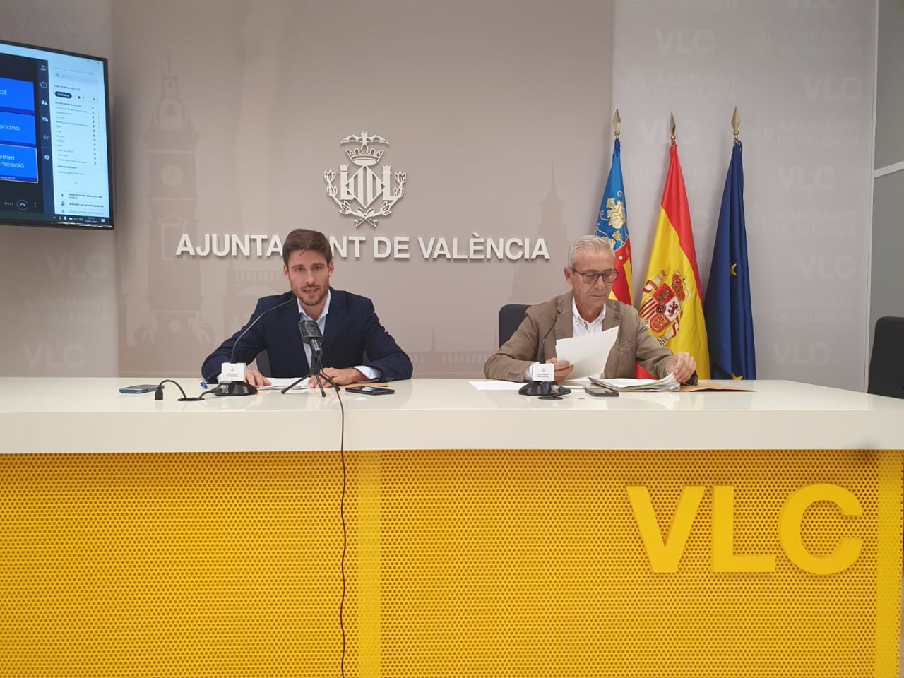 El portavoz del Ayuntamiento de València, Juan Carlos Caballero, junto al edil de Mercados y Cultura Festiva, Santiago Ballester