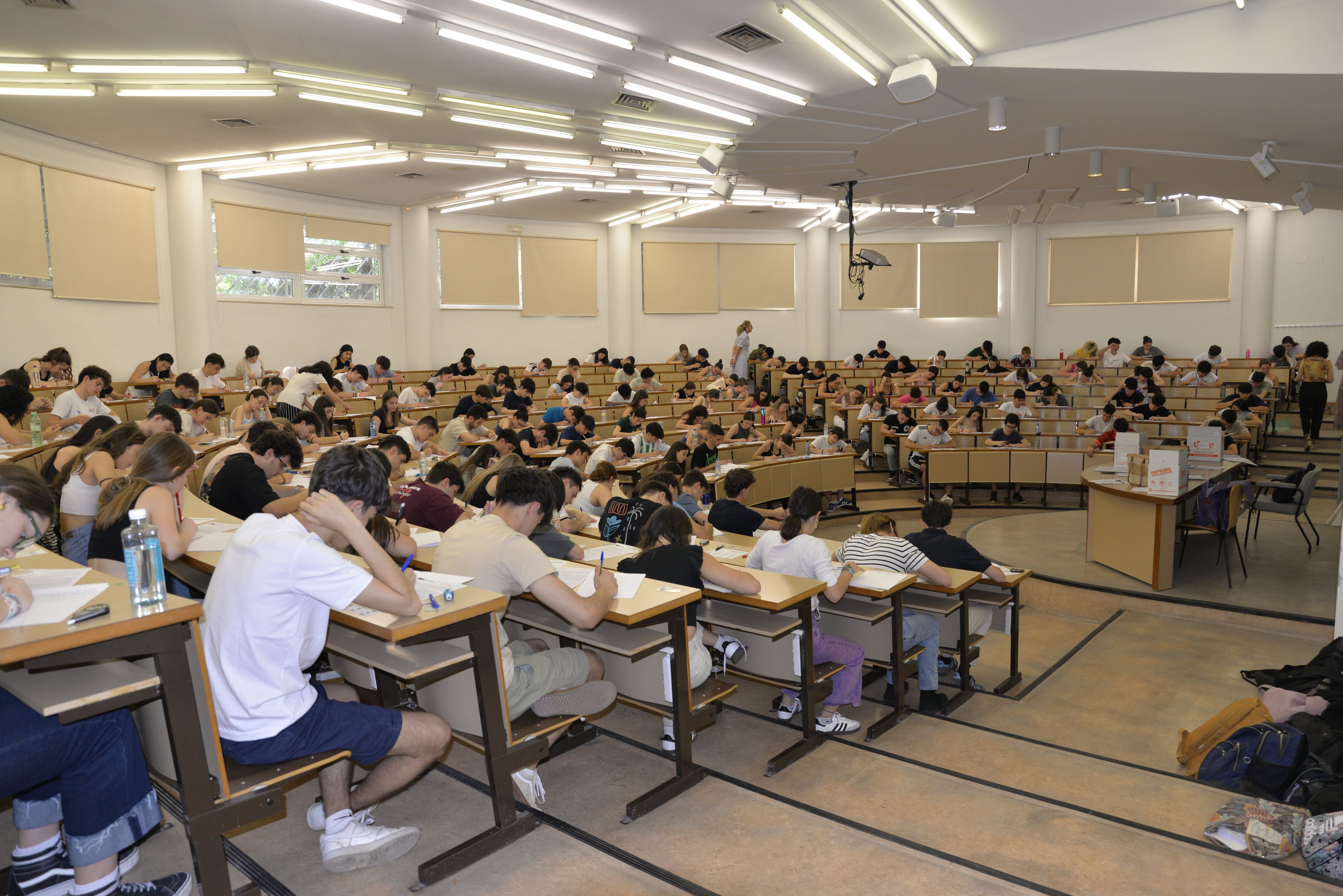 Los alumnos de Castilla-La Mancha se enfrentan al primer examen de selectividad / Autoría: UCLM.