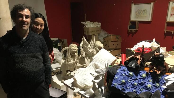 De plegar tovallons per a la reina d'Anglaterra a ensenyar als nens a fer fanalets de Reis