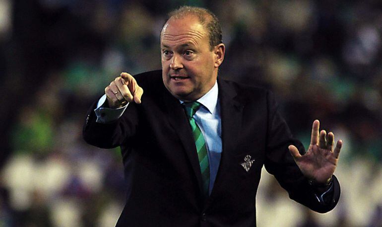 Pepe Mel, durante un partido del Betis