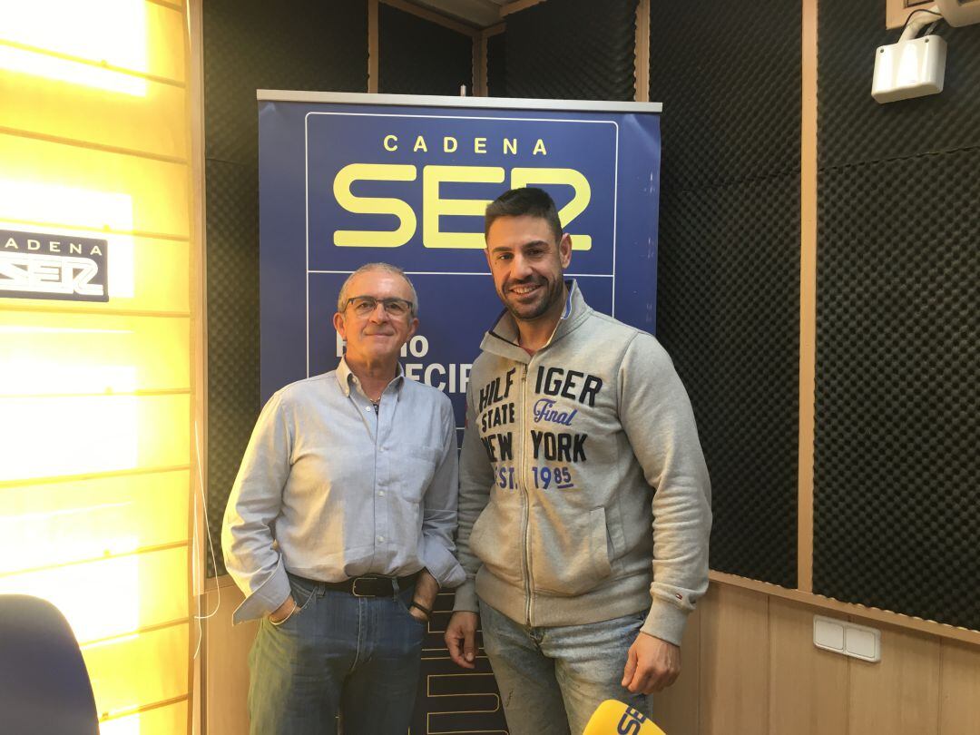 Juan Carlos Narváez, presidente de la asociación Navidad con Amor y Luis Familiar, Taekwondo Chong Ji.