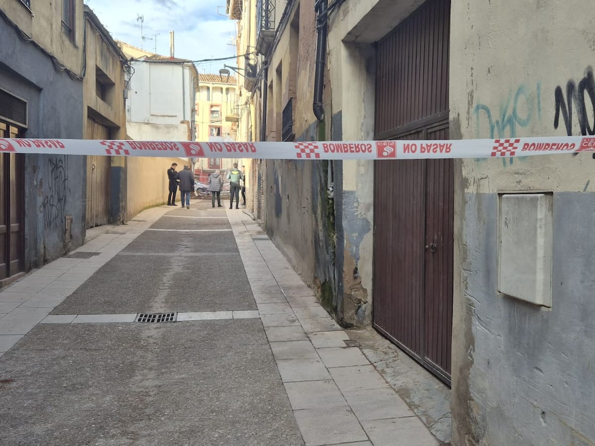El Ayuntamiento de Calahorra solo va a realojar a los inquilinos que estén empadronados en el edificio que se derrumbó en la calle Estrella: "No sabemos cuál es su situación"