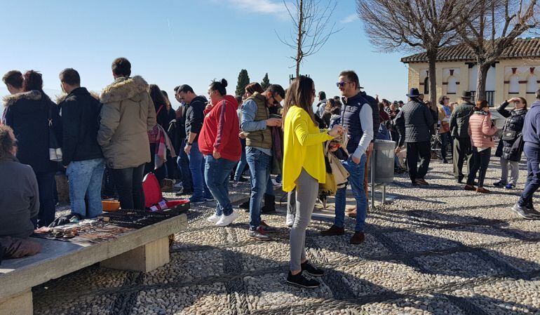 Turistas este domingo en el Mirador de San Nicolás de Granada