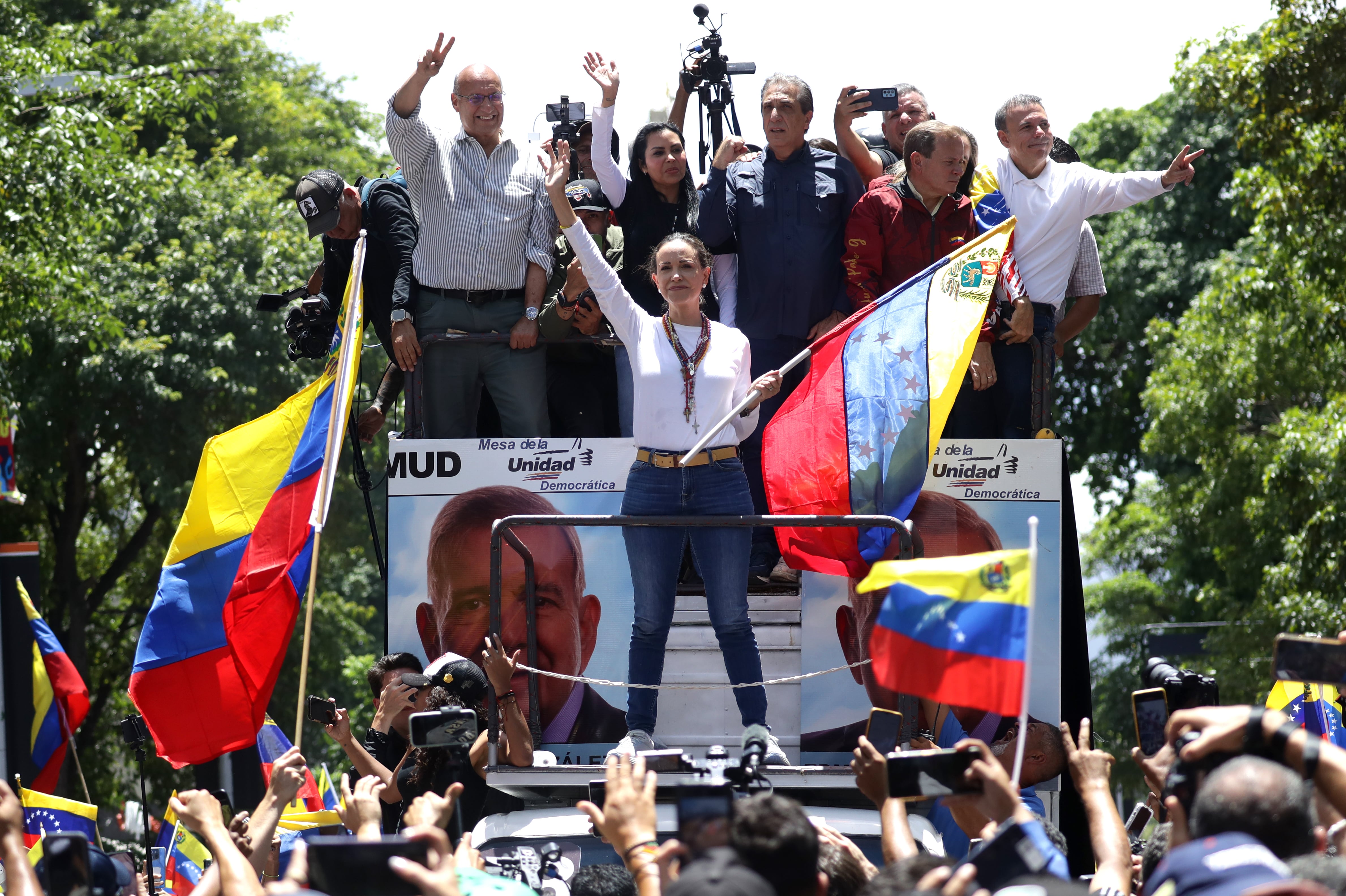 La líder opositora de Venezuela María Corina Machado asiste a una protesta en rechazo a los resultados oficiales de las elecciones presidenciales