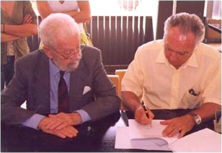l día 29 de julio de 2003, Berlanga y Amat, firmaron ante notario la escritura de constitución de la "Academia del Tacón de Aguja.