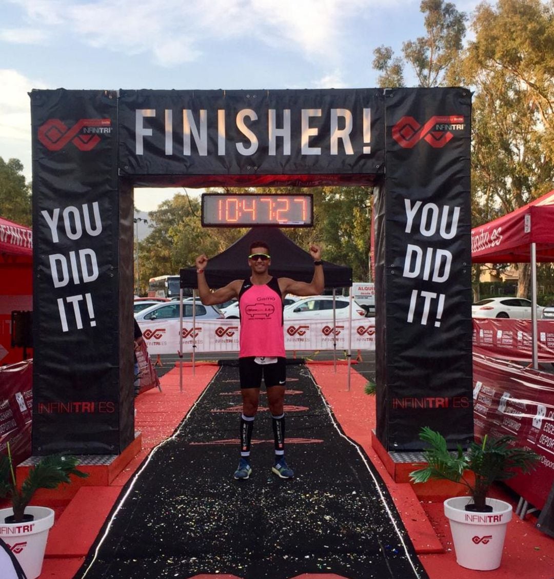 El atleta motillano después de finalizar el ultraman. 